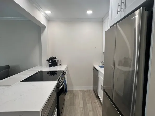 473 12th Ave S APT B6, Naples, FL 34102