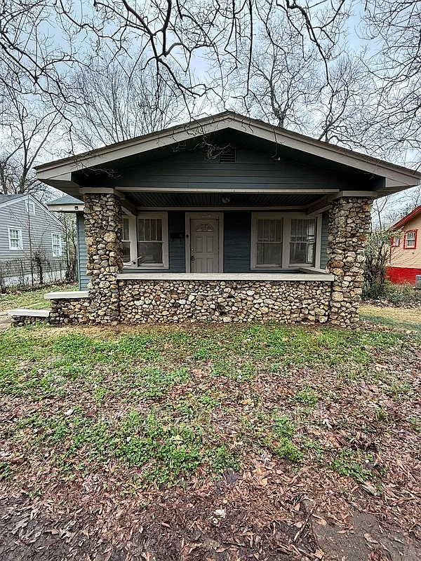 3 bed, 1.0 bath, 1200 sqft, $1,100 — Photo 1