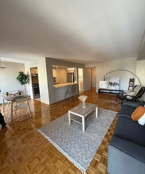 235 Somerset St W — Photo 37