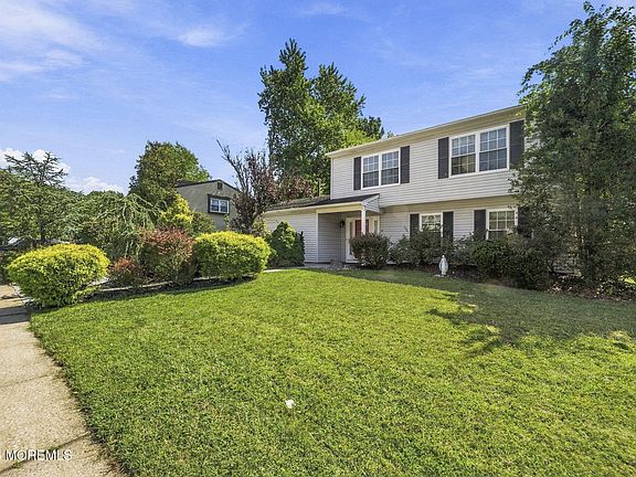 4th image of 15 Cherry Bend Drive N