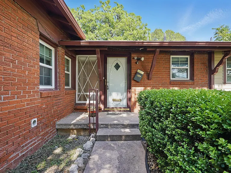 3333 Sayles Blvd — Photo 17
