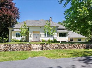 80 Woodbridge Dr, East Greenwich, RI 02818