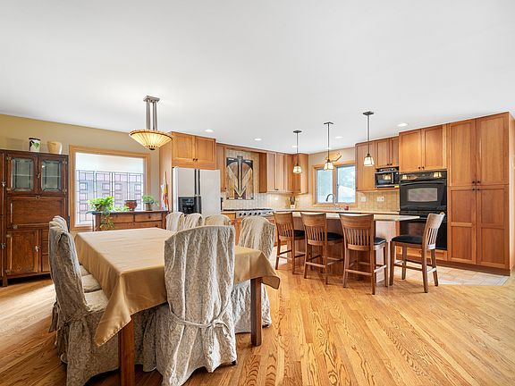 4th image of 9757 Schiller Blvd