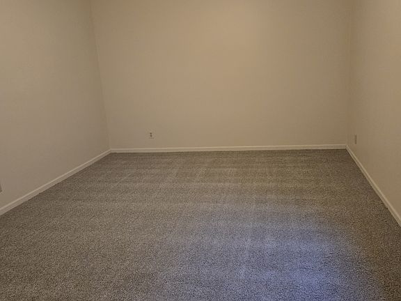 Large 3rd bedroom w/big closet