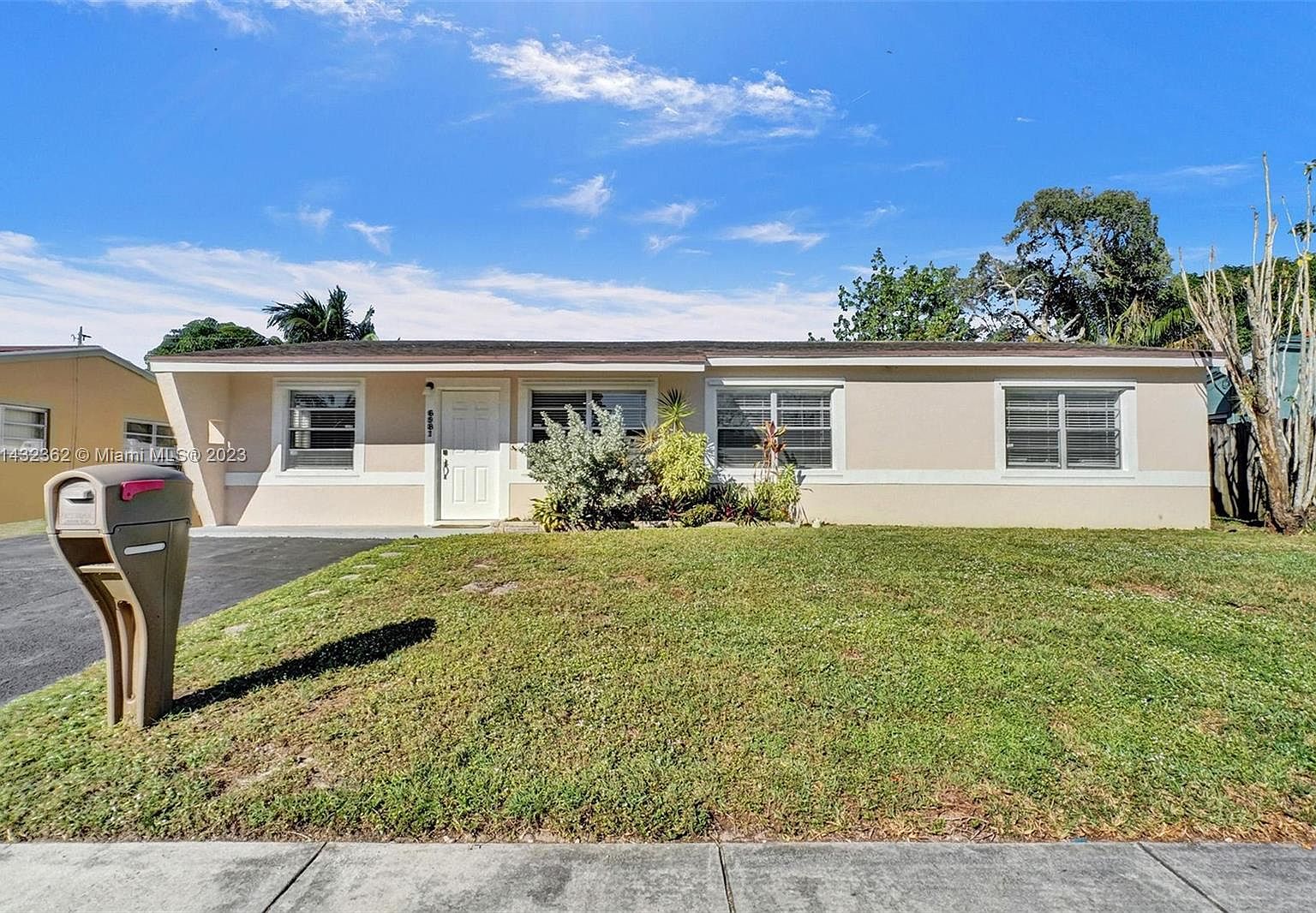 6981 Scott St, Hollywood, FL 33024 | MLS #A11432362 | Zillow