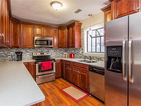4th image of 5920 Brookwood Dr