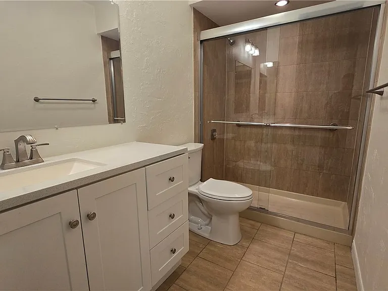 4624 SE 6th Ave #1G — Photo 5