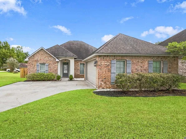 11438 Oak Run Dr, Geismar, LA 70734