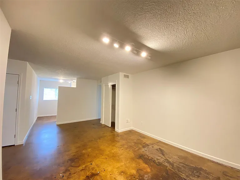 1112 Lawrence St #13 — Photo 2
