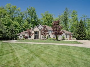 3900 Waterford Ct, Beachwood, OH 44122