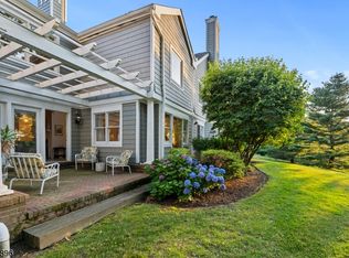27 Boxwood Dr, Morristown, NJ 07960