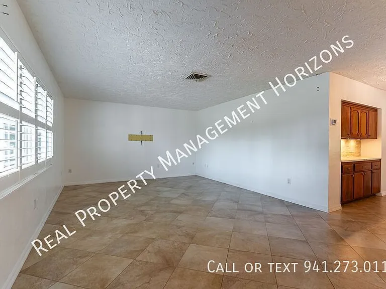 5217 Canterbury Dr — Photo 4
