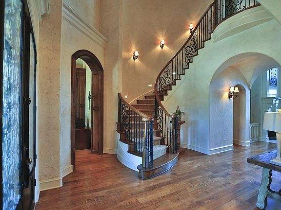 4th image of 6558 Saucon Valley Dr