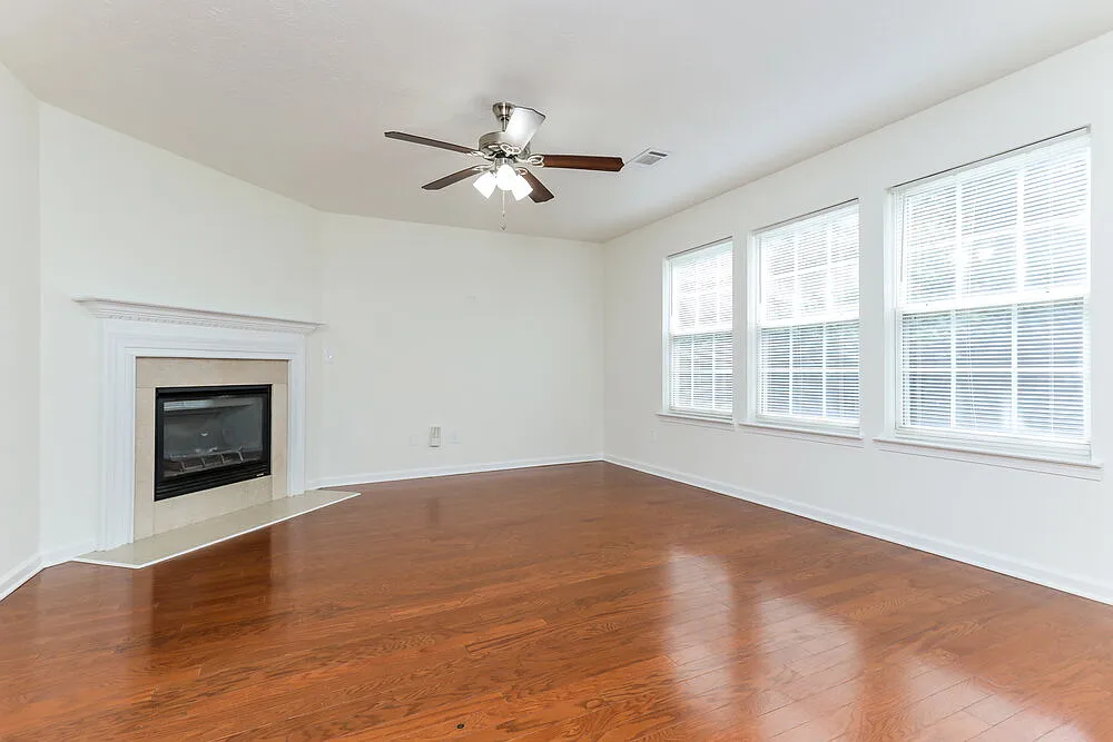4 bed, 2.5 bath, 2148 sqft, $2,255 — Photo 4