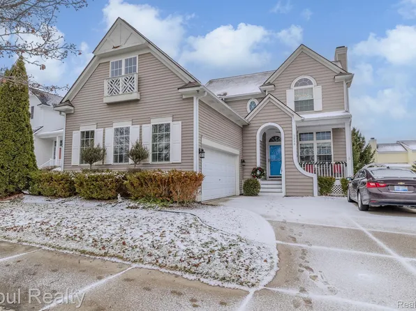 1233 Portsmouth Dr, Howell, MI 48843