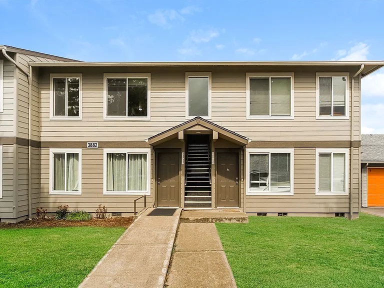 Brighton Park East Apartments — Photo 1