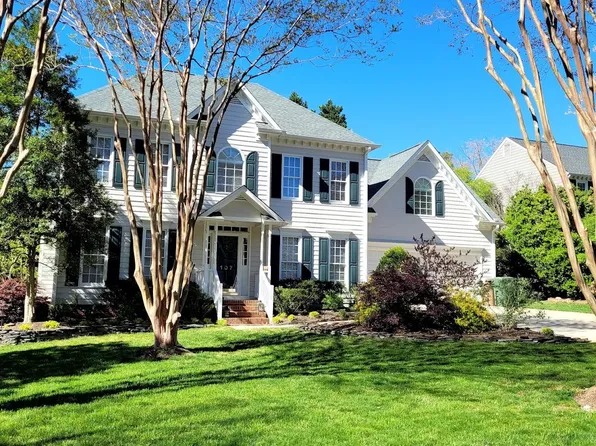 107 Canterstone Ct, Cary, NC 27518