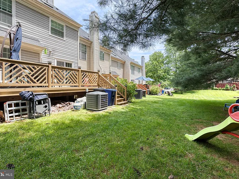 708 Leister Dr — Photo 31