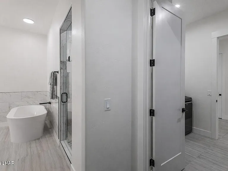 1631 E Laurel Dr — Photo 17