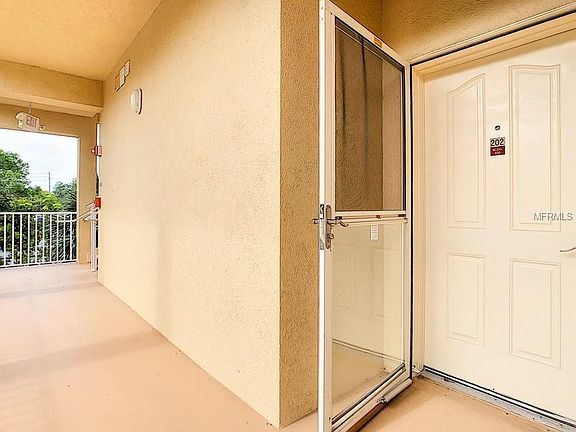 5th image of 630 Wells Ct Unit 202