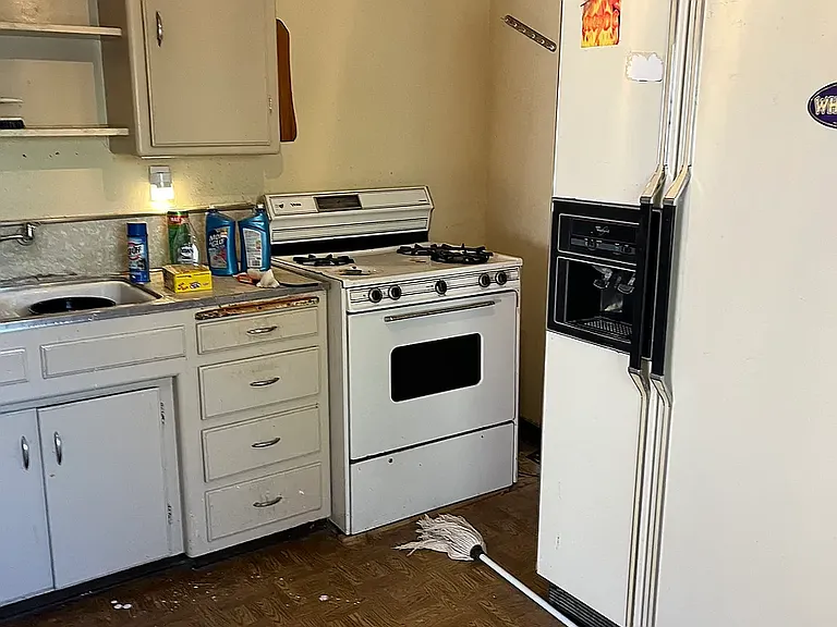 326 E Williams St — Photo 15
