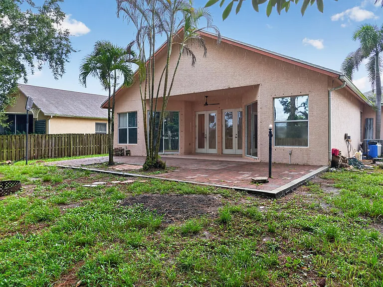4059 SW Kamsler St — Photo 32