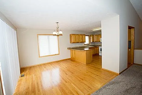 6116 S 96th St — Photo 5