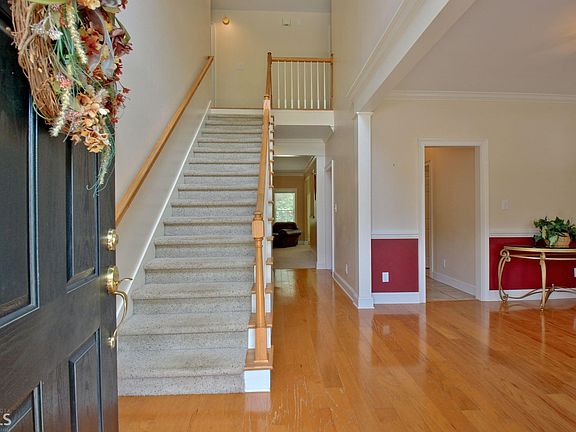 5th image of 65 Retreat Dr