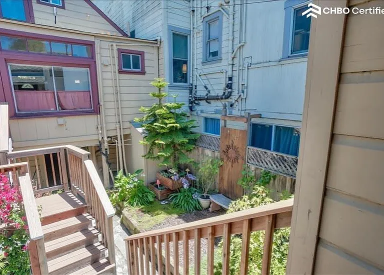 556 Vermont St — Photo 16