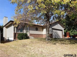 4025 Paxton Dr, Lincoln, NE 68521