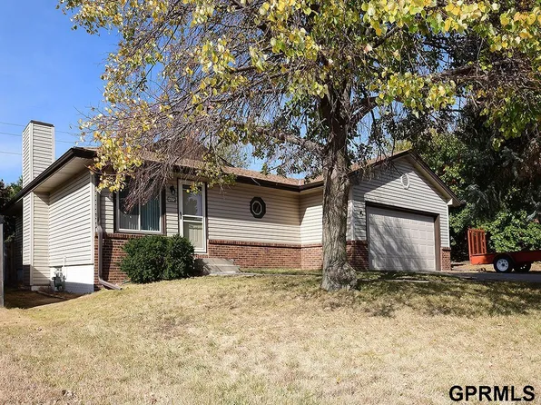 4025 Paxton Dr, Lincoln, NE 68521