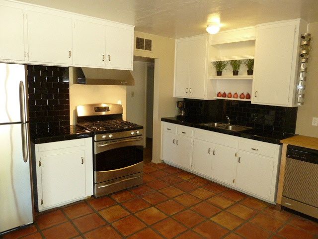 2nd image of 1040 W 19th St