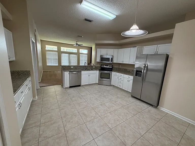 6304 Lake Plantation Dr — Photo 11