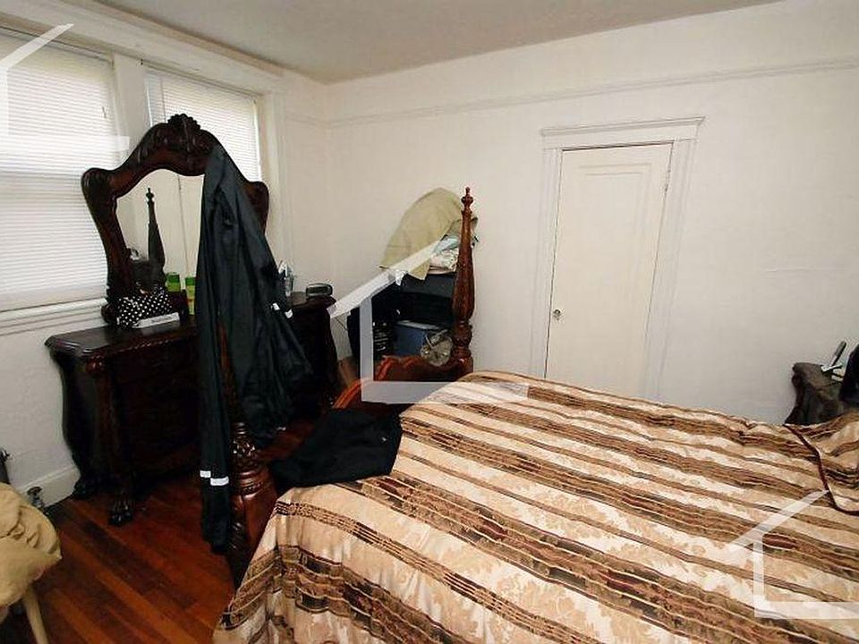 2nd image of 70 Chiswick Rd #31
