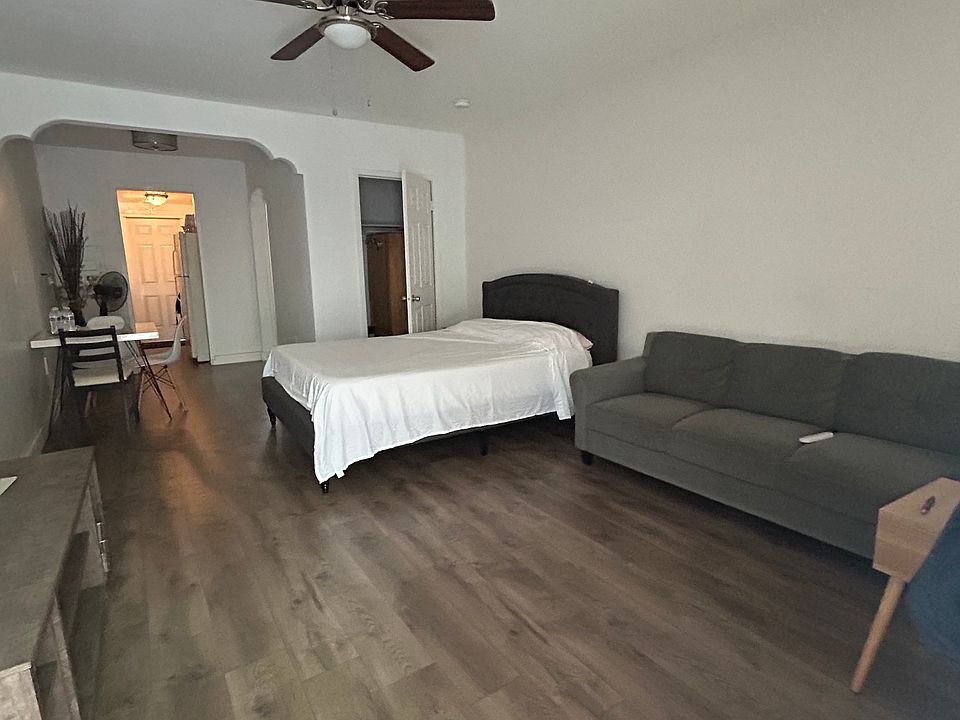 1st image of 7630 Byron Ave #4