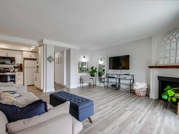 4570 Cove Dr APT A, Carlsbad, CA 92008