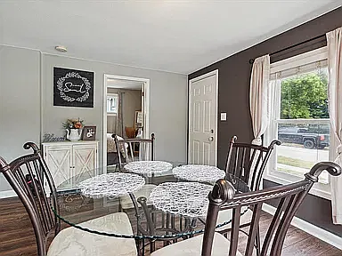 3 bed, 1.5 bath, 984 sqft, $1,950 — Photo 4