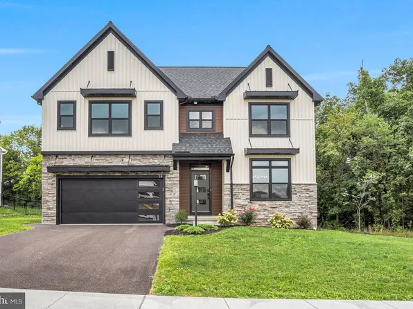 18 Old Moss Ln, Carlisle, PA 17013