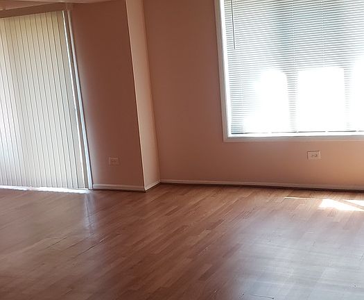 3rd image of 828 Sandra Dr APT 1B
