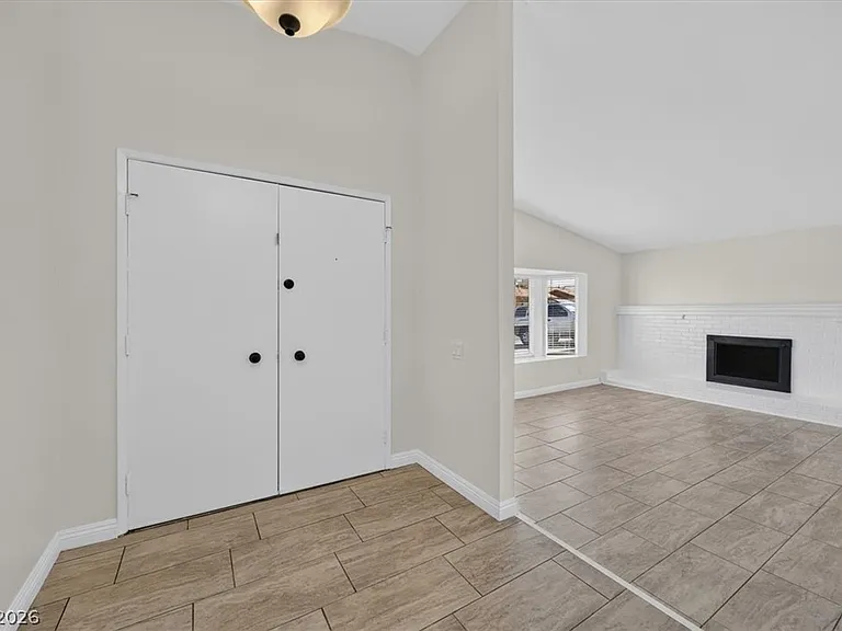 6834 Grandola Dr — Photo 6
