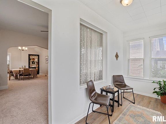 4th image of 147 N Thornwood Ave