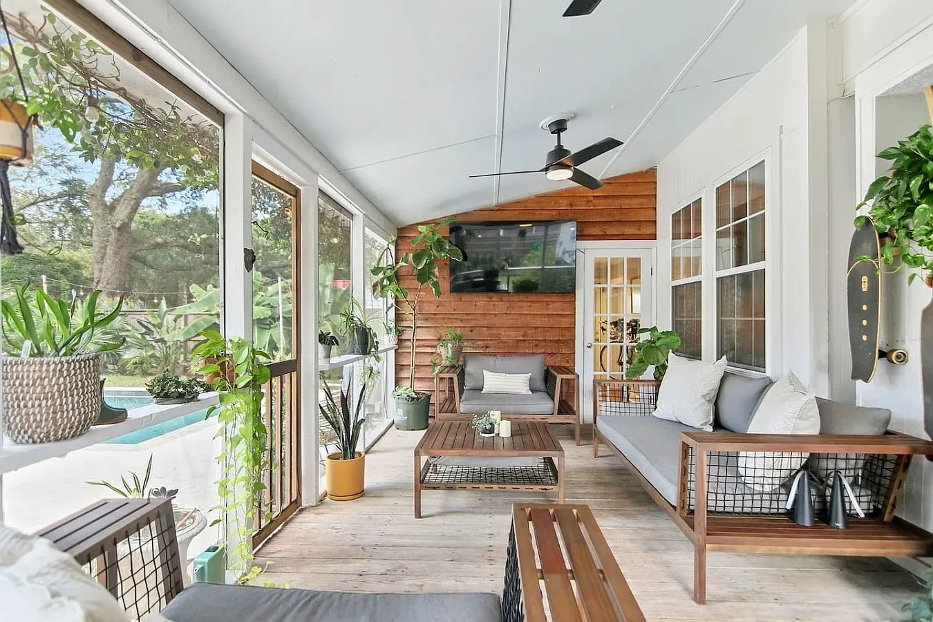 4 bed, 1950 sqft, $9,000 — Photo 2