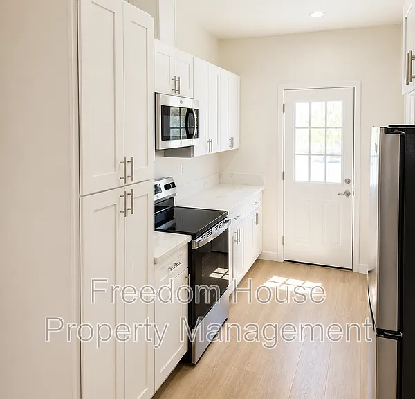 1701 Sycamore Ave #A — Photo 4