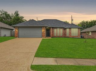 4516 Pembrook Ln, Bryan, TX 77802