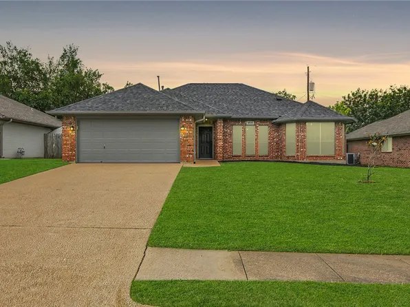 4516 Pembrook Ln, Bryan, TX 77802