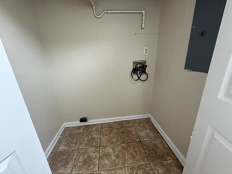 374 Deputy Ln #F — Photo 11