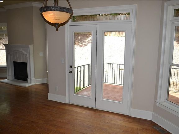 4th image of 1964 Saxon Valley Cir NE