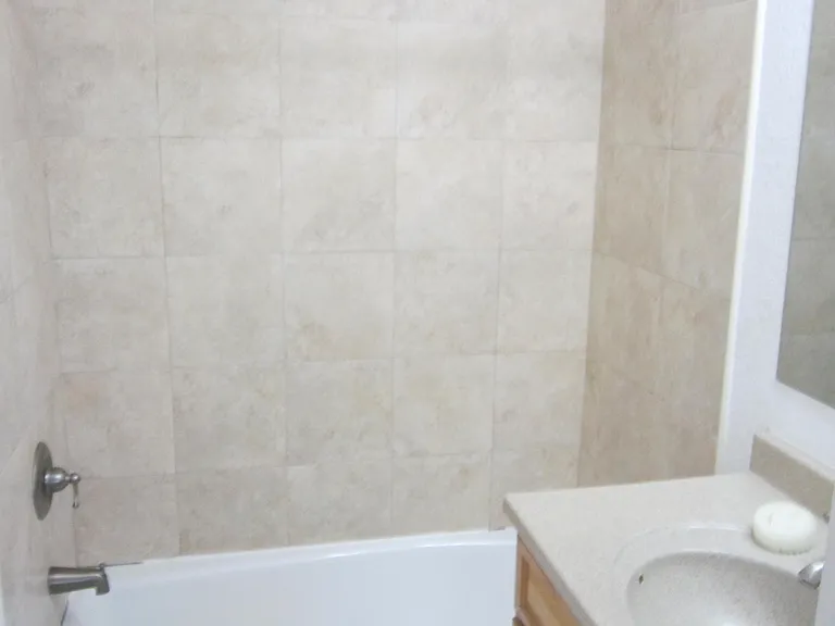 32215 Glenbrook St — Photo 5