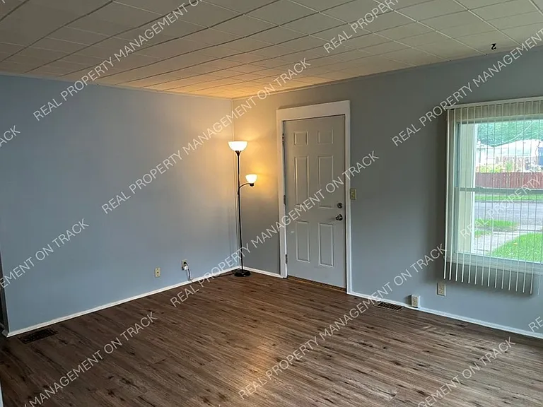 2823 Garfield Dr — Photo 4