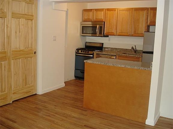 5th image of 346 E 20th St APT Bw